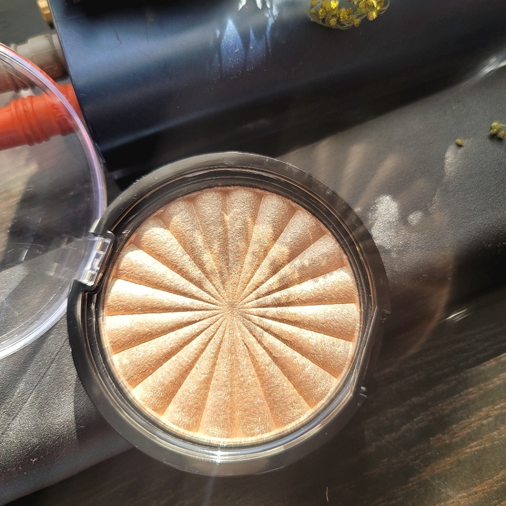 Ofra Cosmetics Rodeo Drive Highlighter. - Picture 5 of 5